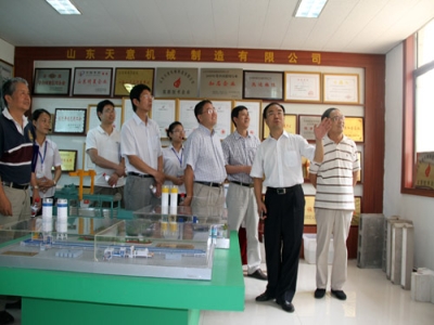 2012.7.28日山东天意两项科技成果鉴定顺利通过，北京领导专家，到我公司参观指导