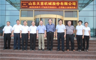 清华大学建筑设计研究院副院长、研究员侯建群莅临