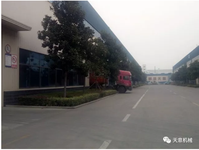 天意机械为柬埔寨客户加工生产年产80万平方轻质墙板生产线成功装车启运！