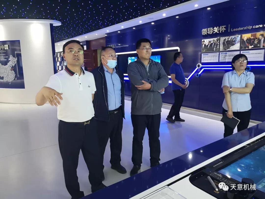哈尔滨工业大学张教授、于教授莅临天意机械就智能焊接技术进行交流指导