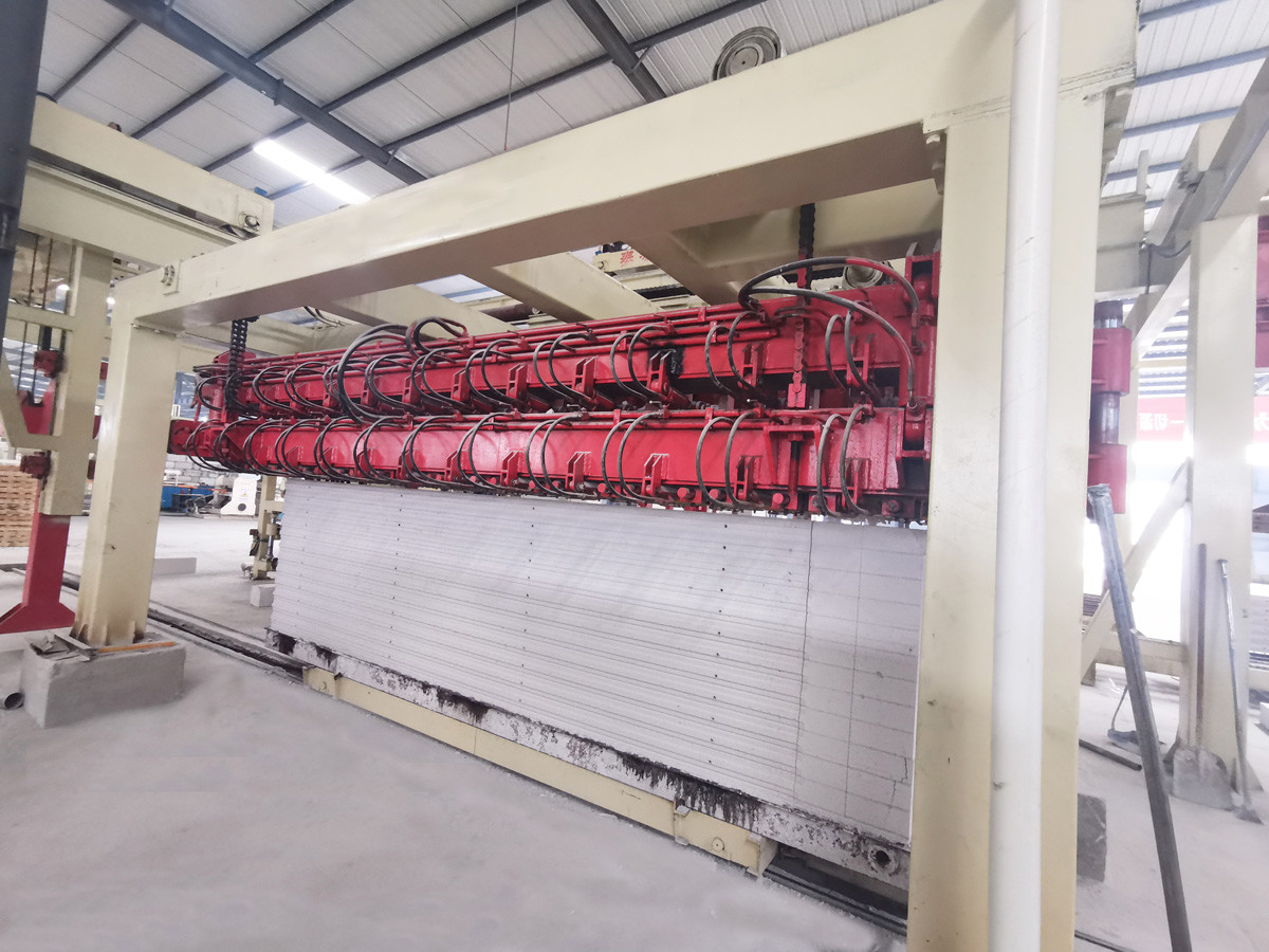 加气混凝土板材生产线?设备特点